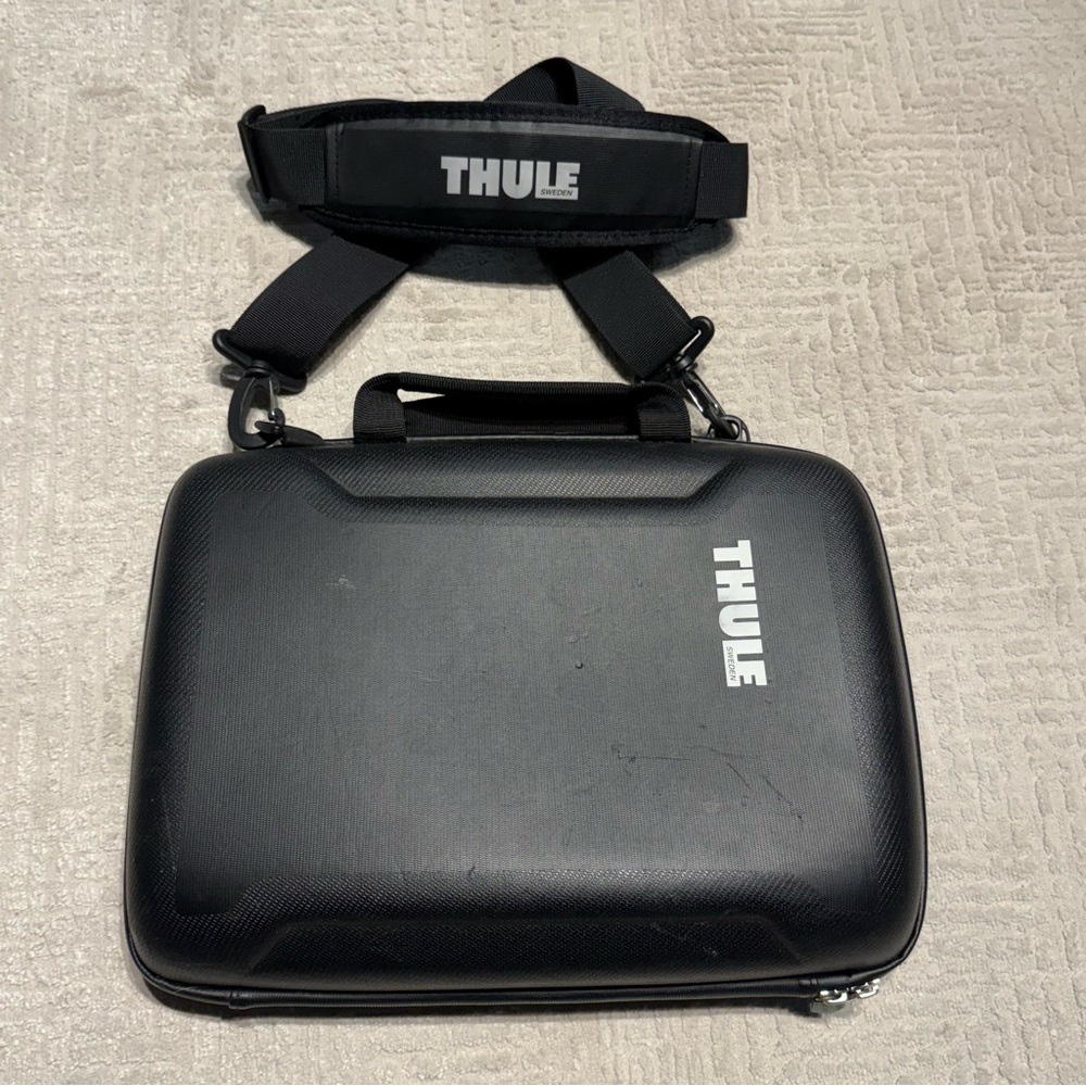 Thule Gauntlet Hard Shell Laptop Case Black